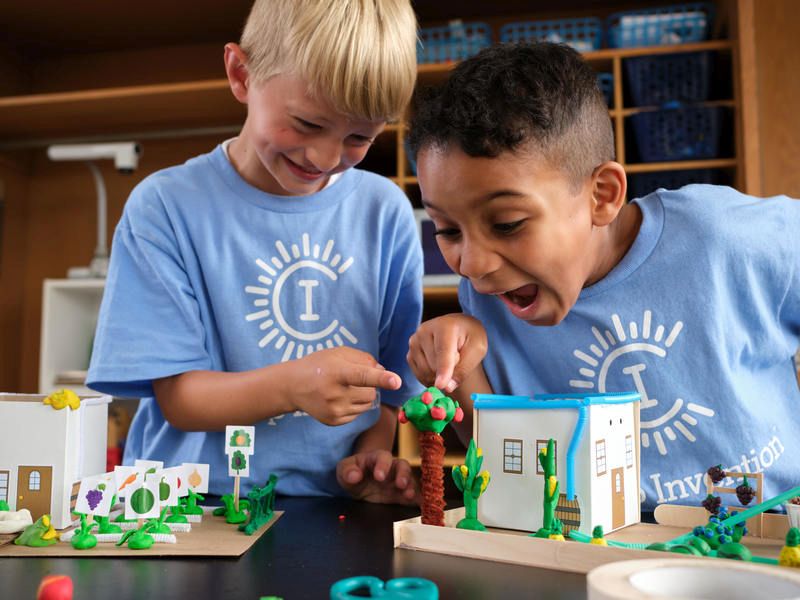 camp-Invention-boys-with-city-model
