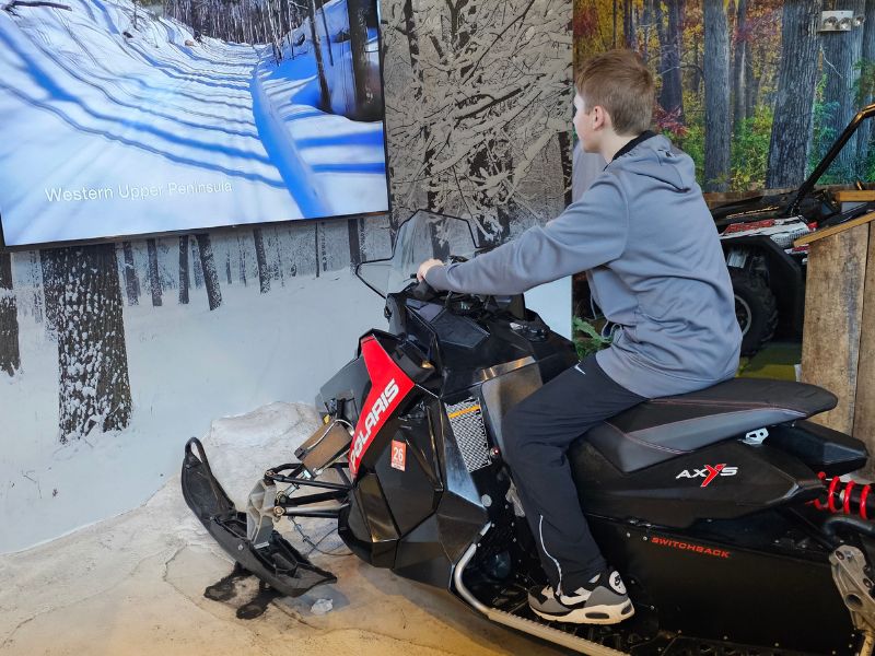 Snowmobile Simulator - MI DNR Outdoor Adventure Center - Detroit - Vriezema