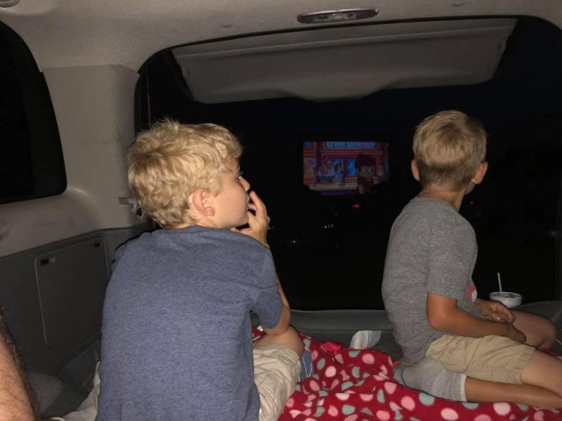 drive in movie theather boys watching movie Koss