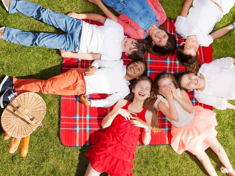 Kids on picnic blanket