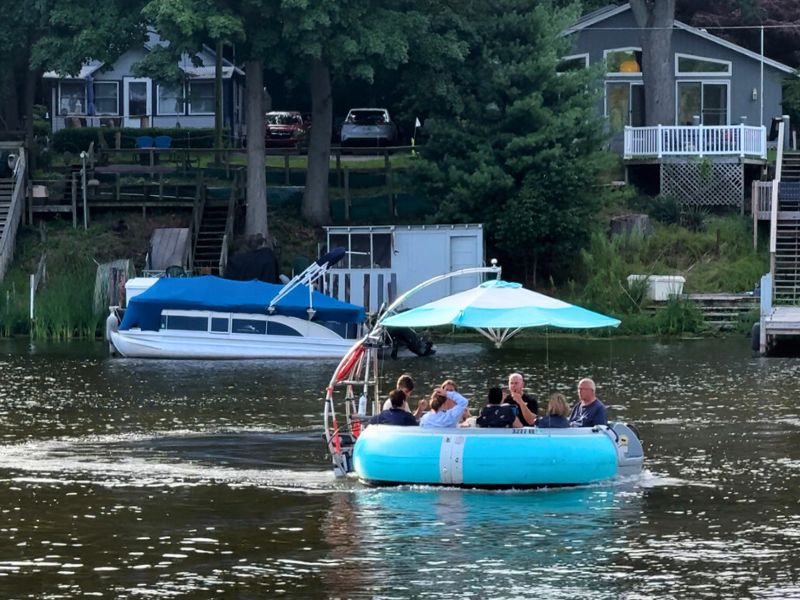 Saugatuck Boat Rentals - Donut Boat