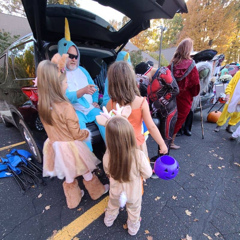 trunk or treat kids at trunk