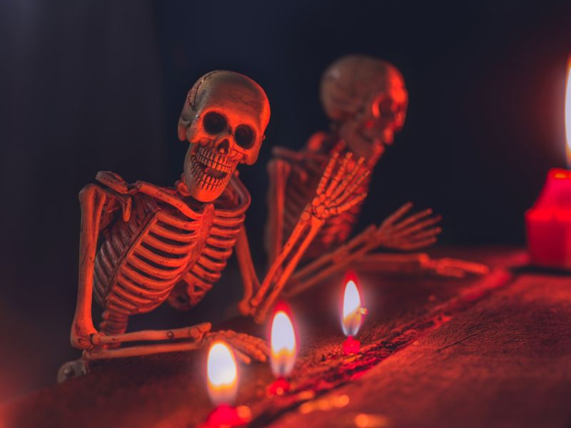 halloween-skeletons-with-candles