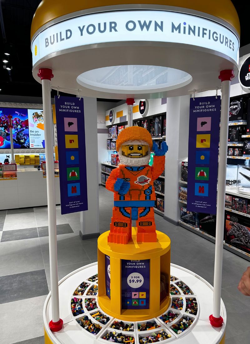 Build Your Own Minifigure GR LEGO Store