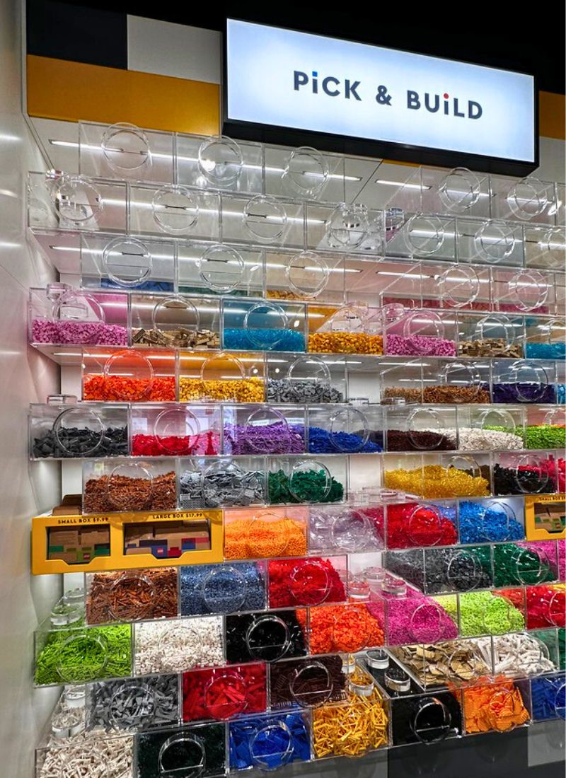 GR LEGO Store Pick & Build Wall