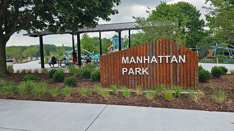 Manhattan Park sign