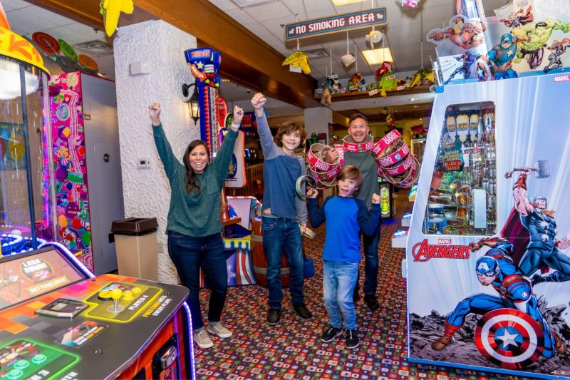 Bavarian Blast family cheering in arcade website