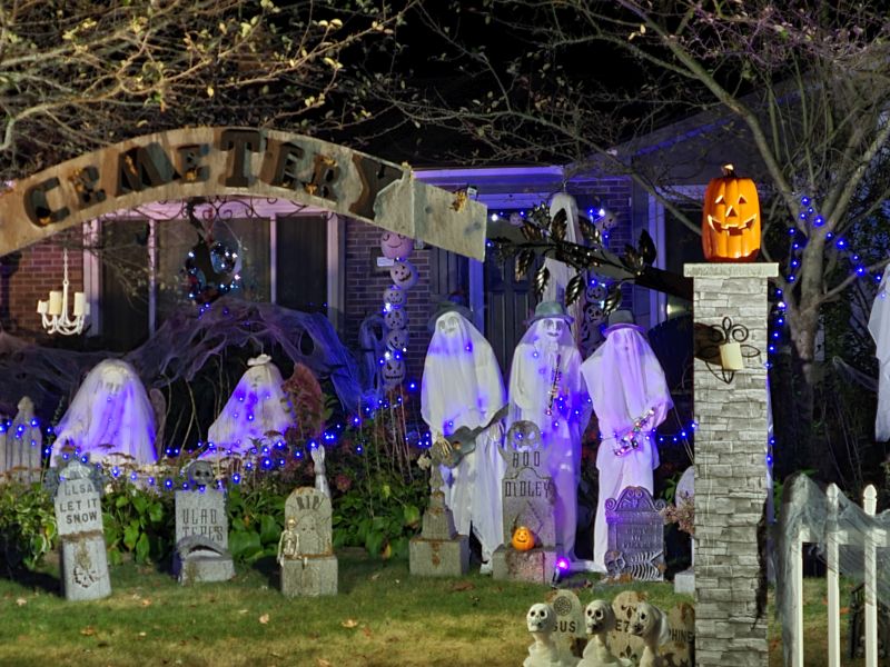 Halloween house 1794 Redwood Dr Jenison 2024 Rudd