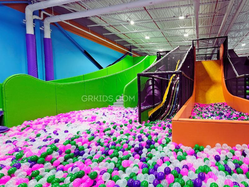 Soar n bounce rivertown mall ball pit slides