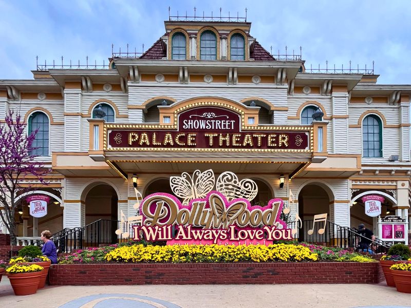 Entrance Dollywood Theme Park, Pigeon Forge, TN