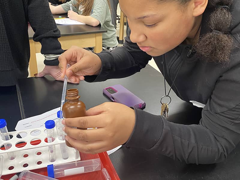 Van Andel Institute - 2025 Summer Camp - Girl Measuring Liquid (1)